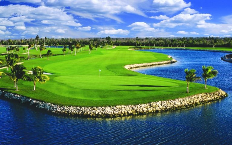 Ritz-Carlton Grand Cayman - The Golfer
